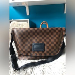 Authentic LOUIS VUITTON MESSENGER SPRINTER MM DAMIER EBENE CANVAS.